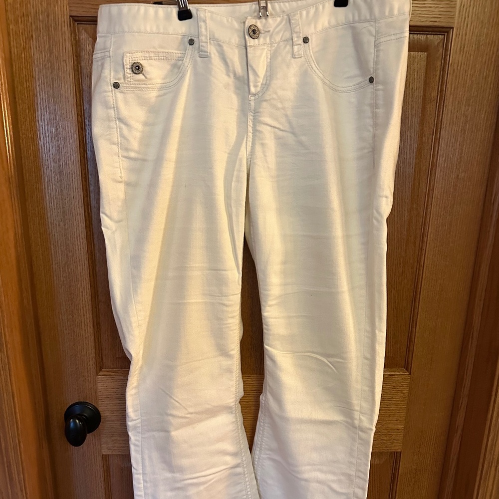 Maurices Bootcut Off White Jeans.  Size 16 Reg.